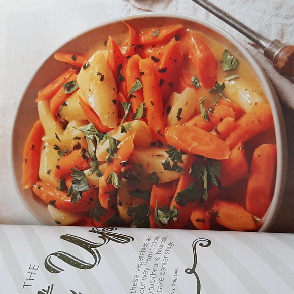 Bundle of Cookbook Magazines...Holiday Baking & Holiday Slow Cooker - Picture 15 of 16